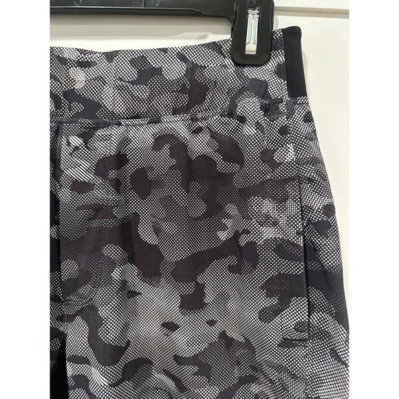 Lululemon Men's Camo Shorts - Picture 2 of 6